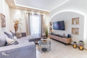 'Golden Angel' Apartment With Modern Style